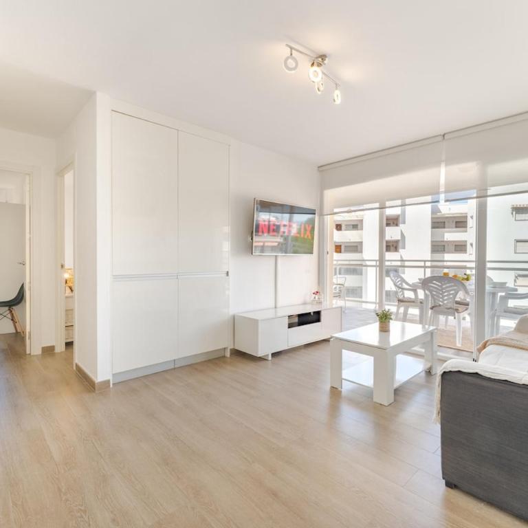 2-Bedroom Apartment with Terrace & Parking, 3 Min from Beach - Apartamento de 2 dormitorios con terraza - 8