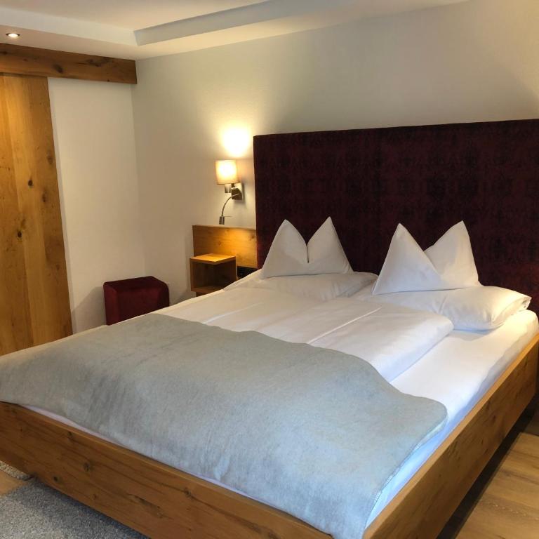 Hotel Garni Central - Zimmer - Studios - Apartments - Superior Doppelzimmer - 2
