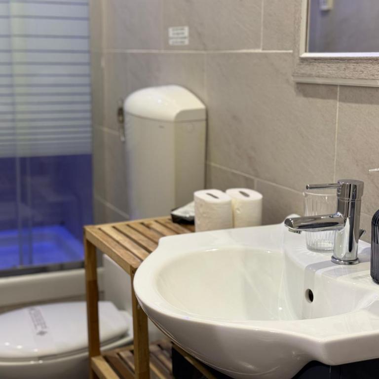BB Essenze Club - Deluxe Double Room with Balcony - 9