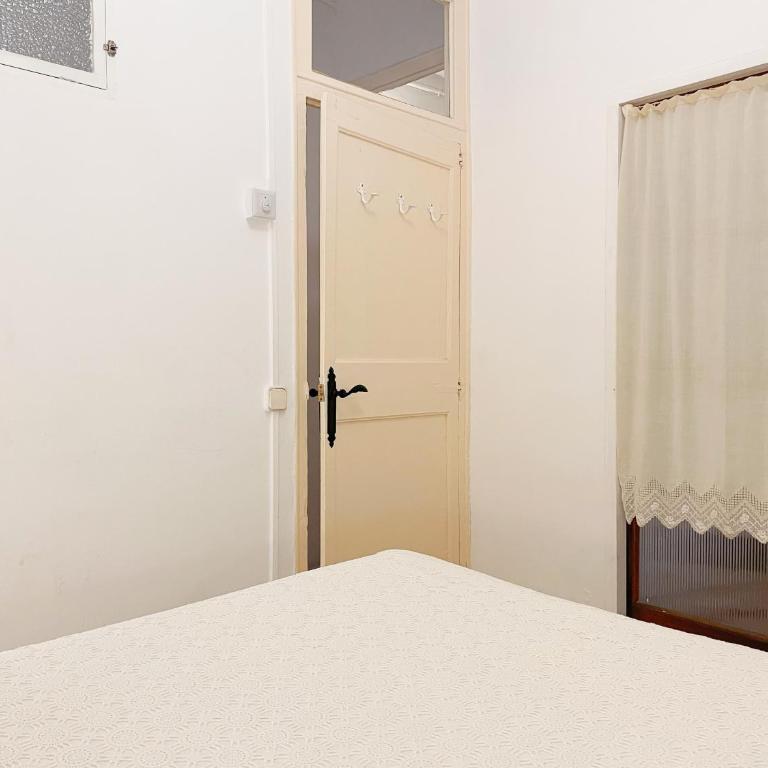Vintage home - Three-Bedroom Apartment - 15