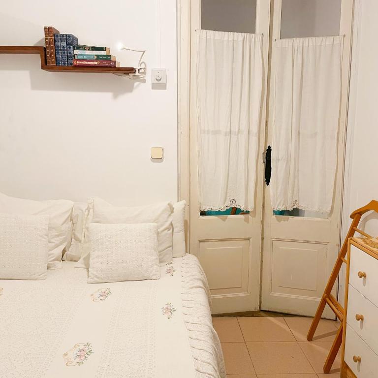Vintage home - Three-Bedroom Apartment - 19