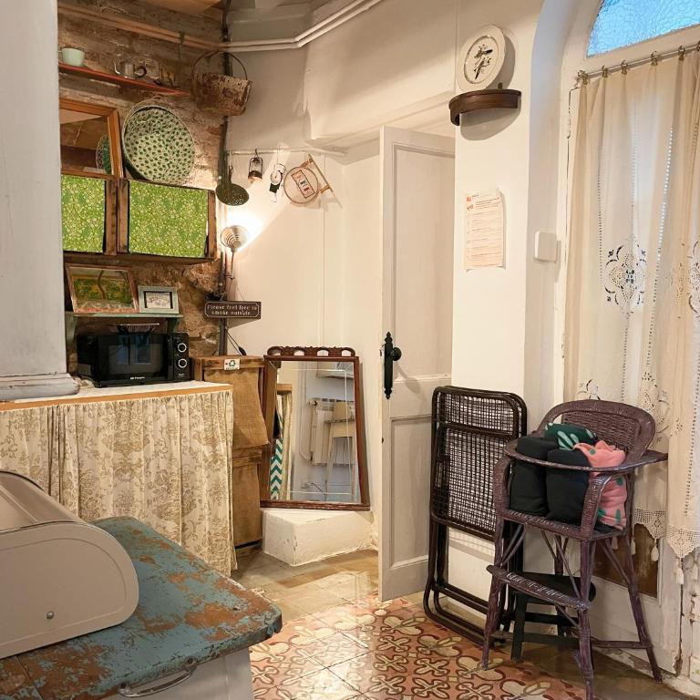 Vintage home - Three-Bedroom Apartment - 7