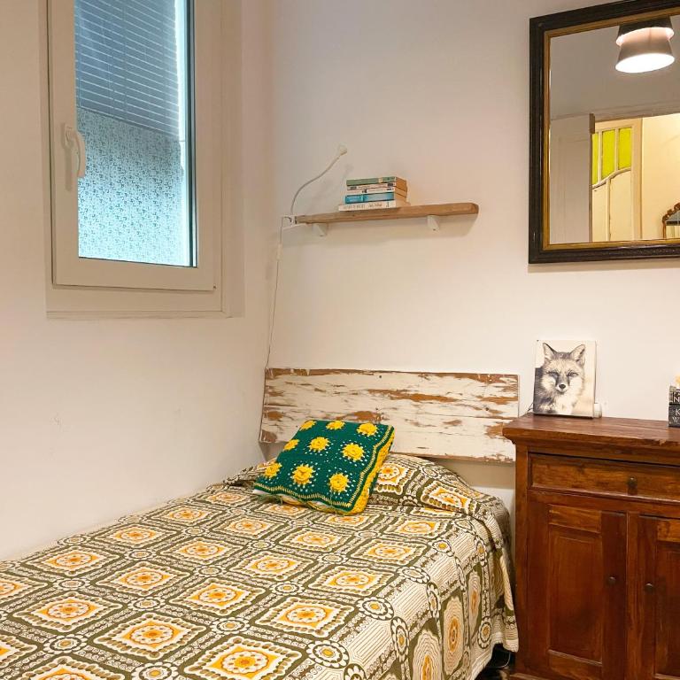 Vintage home - Three-Bedroom Apartment - 17