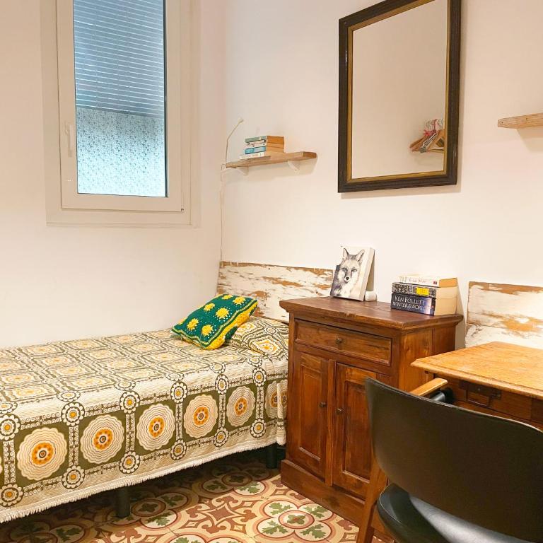 Vintage home - Three-Bedroom Apartment - 18