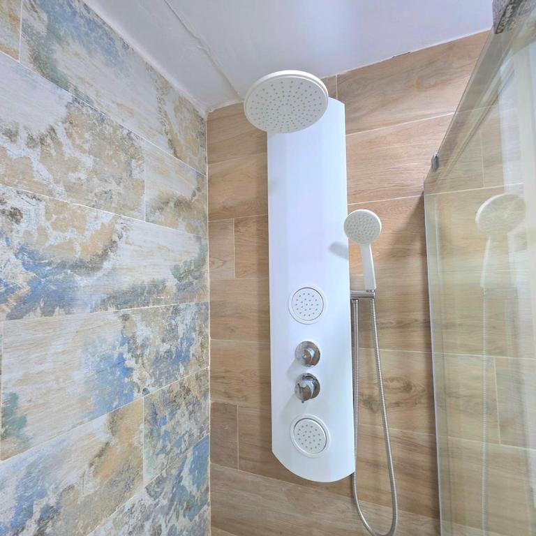 Azure Studi with Large Terrace & Full Kitchen Torremolinos City center by NAMASTE ELITE - Apartamento de 1 dormitorio - 3
