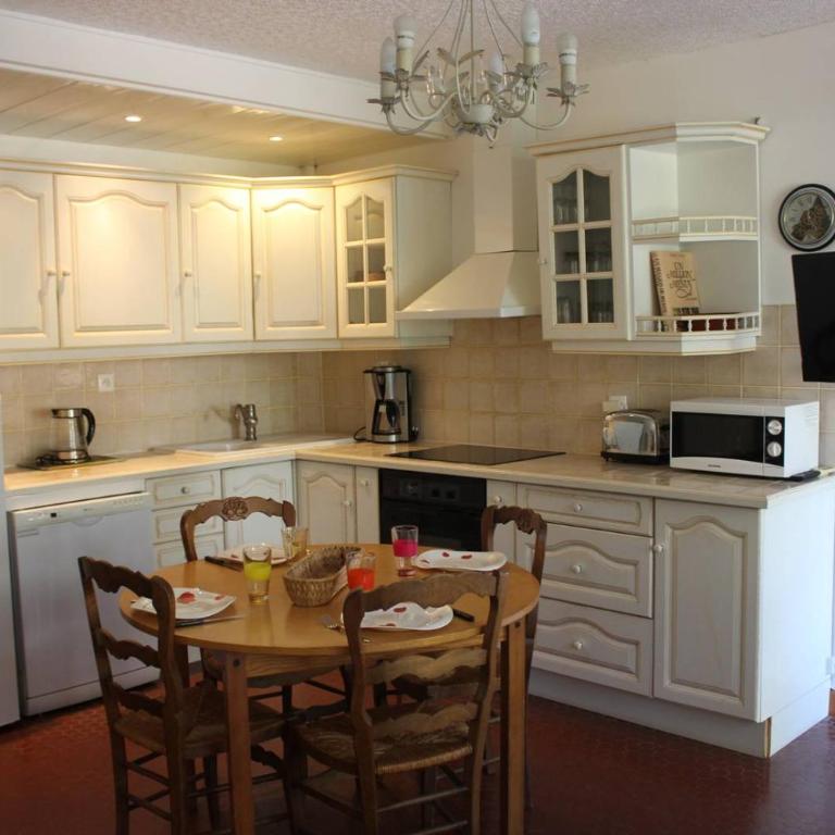 Appartement T2 avec terrasse et parking à 400 m du Port - 4RS207 - Apartment with Terrace - 4