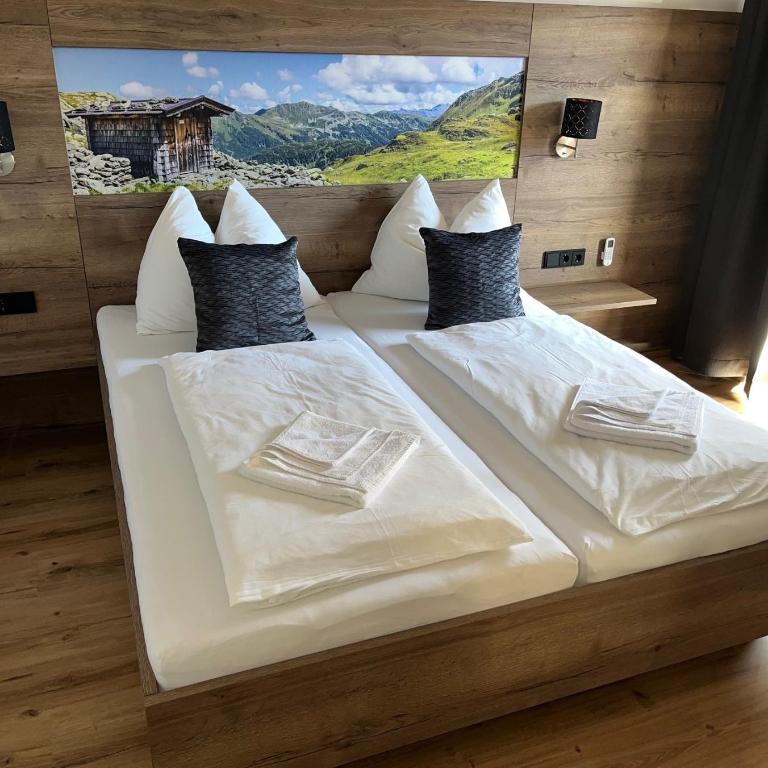 Platzhirsch Rooms - B&B - SELF CHECK-IN - Doppelzimmer mit Bergblick - 1