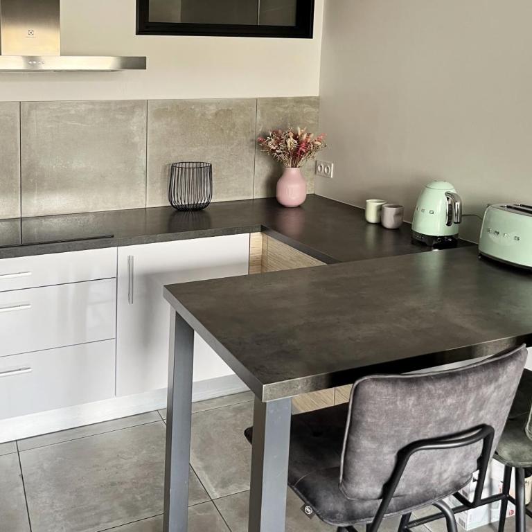 Chez Marlay, centre ville , 3 chambres , clim - Premium Apartment mit 3 Schlafzimmern und Balkon - 6