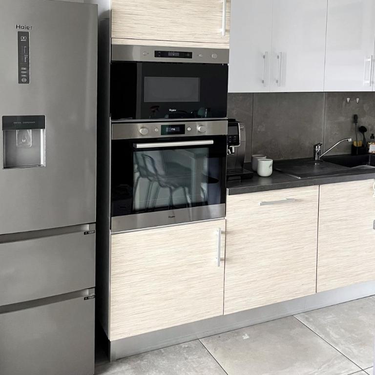 Chez Marlay, centre ville , 3 chambres , clim - Premium Apartment mit 3 Schlafzimmern und Balkon - 7