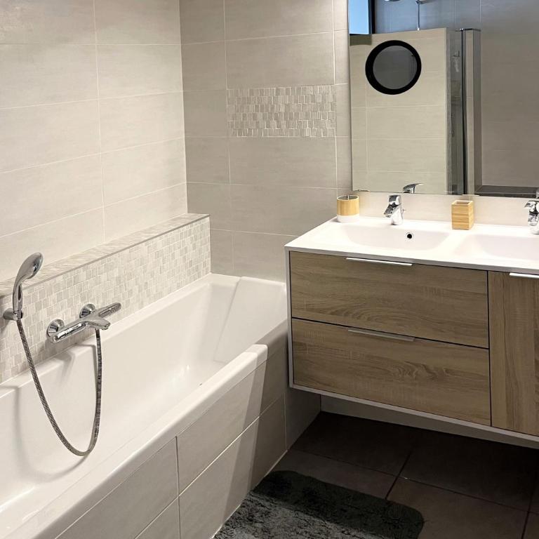 Chez Marlay, centre ville , 3 chambres , clim - Premium Apartment mit 3 Schlafzimmern und Balkon - 10