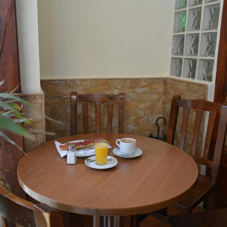 Amparo Home Family Stay near ADDA, Plaza de Toros & General Hospital - Three-Bedroom Apartment - High Floor - 13
