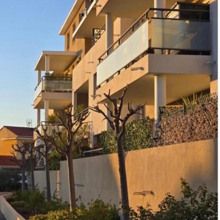Vue & terrasse Appartement lumineux Fréjus - One-Bedroom Apartment - 2