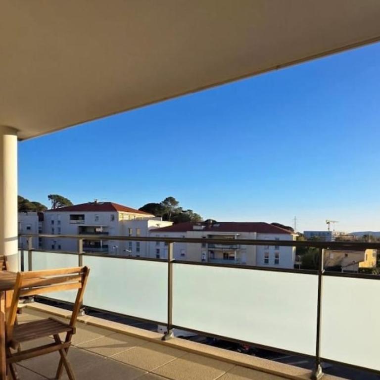 Vue & terrasse Appartement lumineux Fréjus - One-Bedroom Apartment - 3