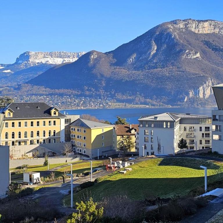 Le Tresor Alpin, vue lac, 2 chambres, garage - Two-Bedroom Apartment with Terrace - 1