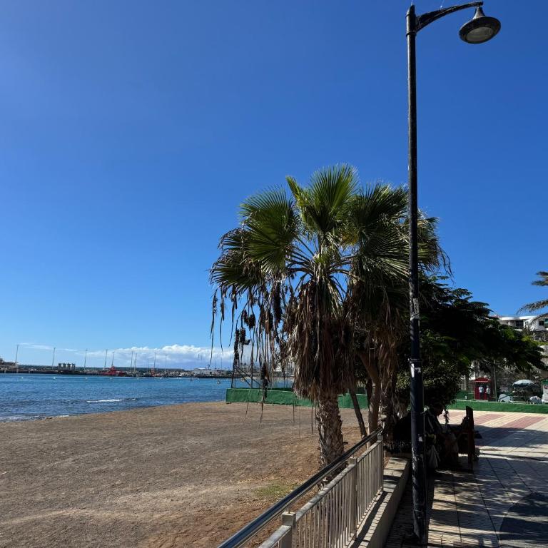 NEW THE TERRACE BY THE SEA -Infinity views & Aircond- Comodoro, Los Cristianos, Tenerife - Apartamento de 1 dormitorio - 54