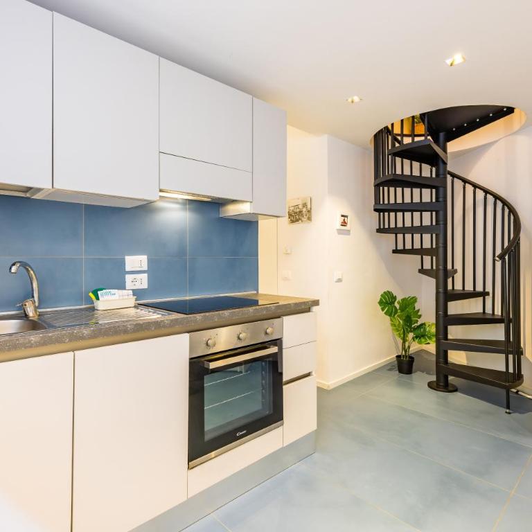 Art Apartment by Napoliapartments - Appartamento - 27