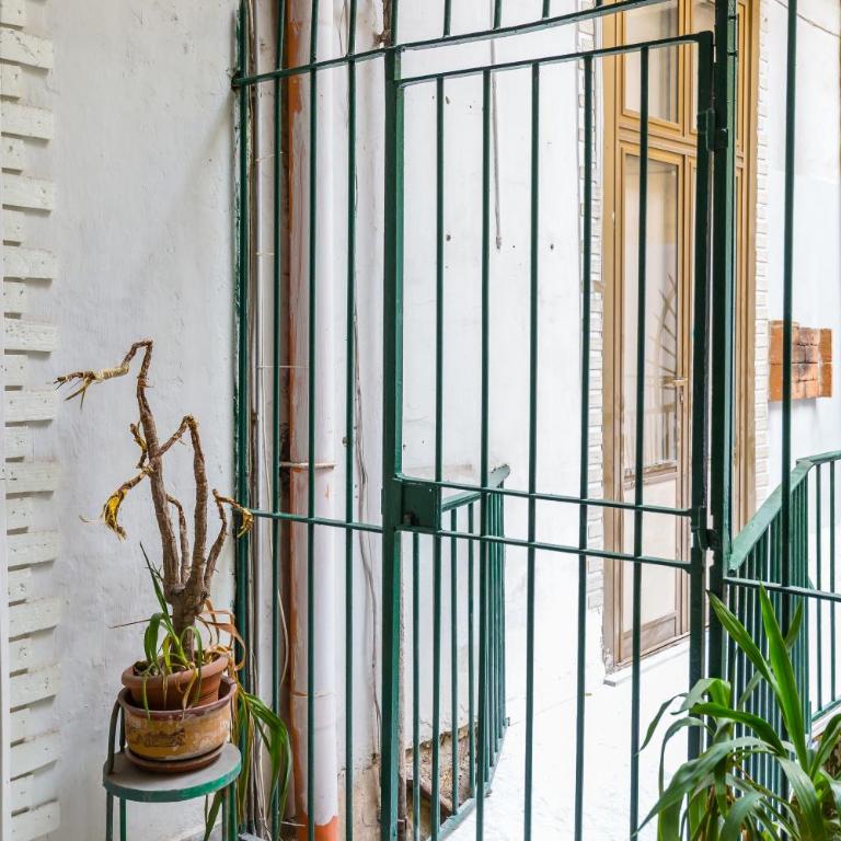 Art Apartment by Napoliapartments - Appartamento - 40