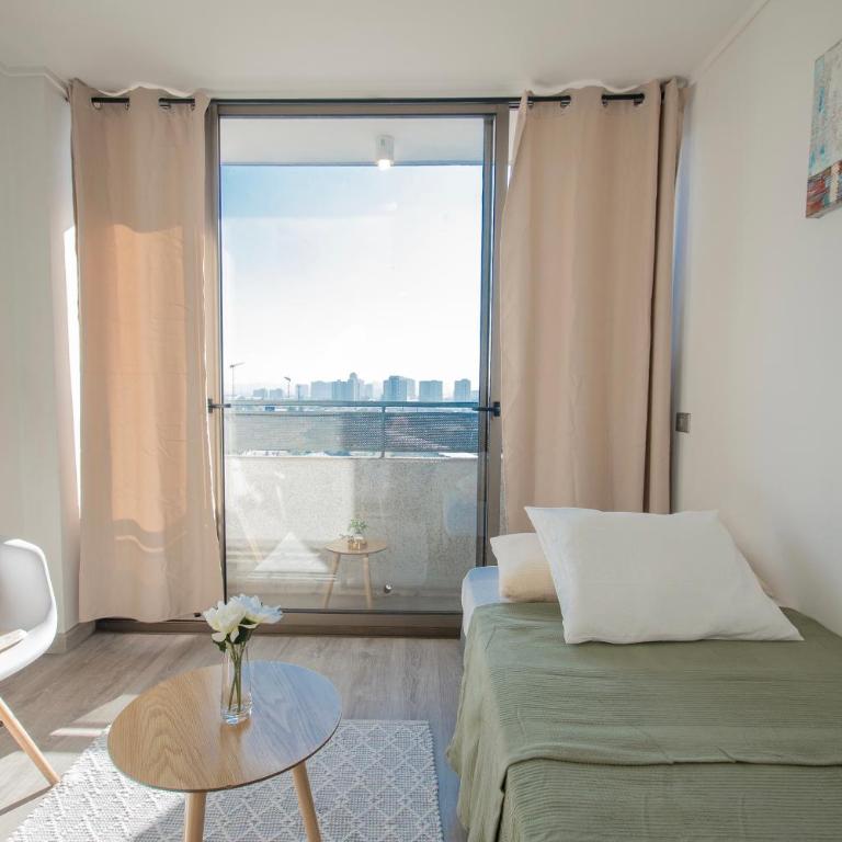 Alojamiento moderno y bien conectado a pasos del Metro y centros urbanos - Two-Bedroom Apartment with Balcony - 21