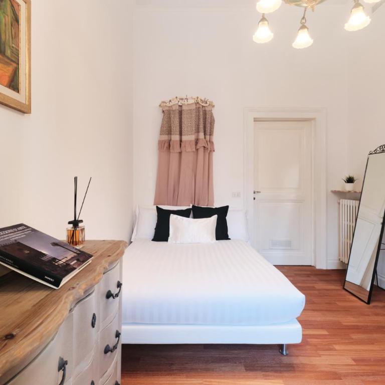 Colosseo-Trevi Iconic & Central for 8 Wi Fi AC - Appartamento con 4 Camere da Letto - 2