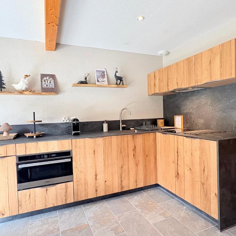 Chalet rénové, charme montagnard et confort moderne - Three-Bedroom Apartment - 3