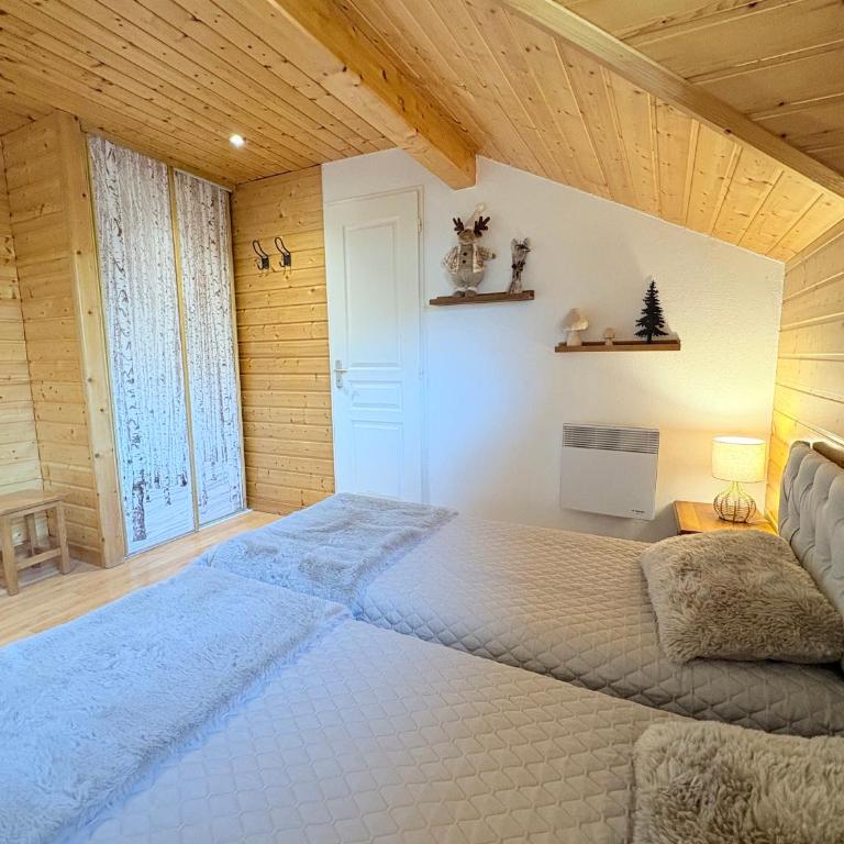 Chalet rénové, charme montagnard et confort moderne - Three-Bedroom Apartment - 4
