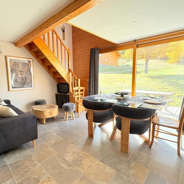 Chalet rénové, charme montagnard et confort moderne - Three-Bedroom Apartment - 20
