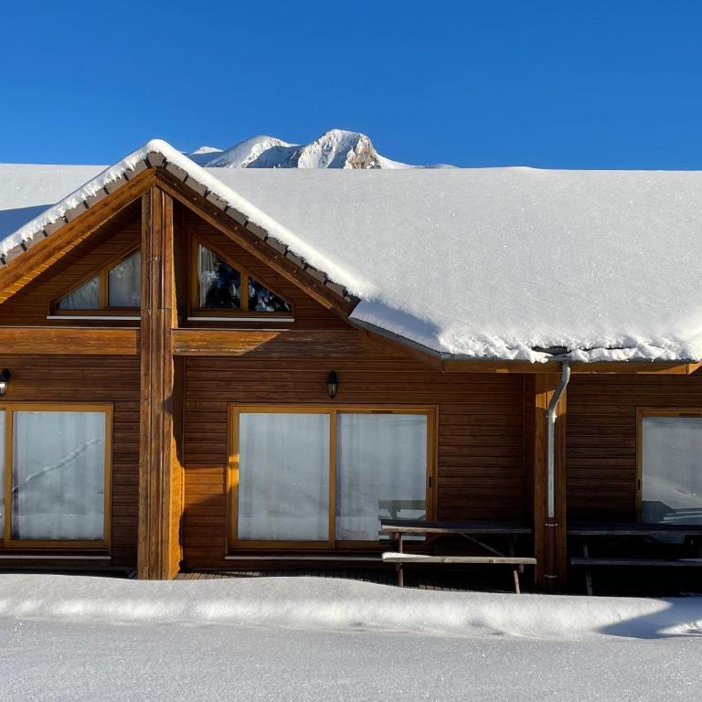 Chalet rénové, charme montagnard et confort moderne - Three-Bedroom Apartment - 1