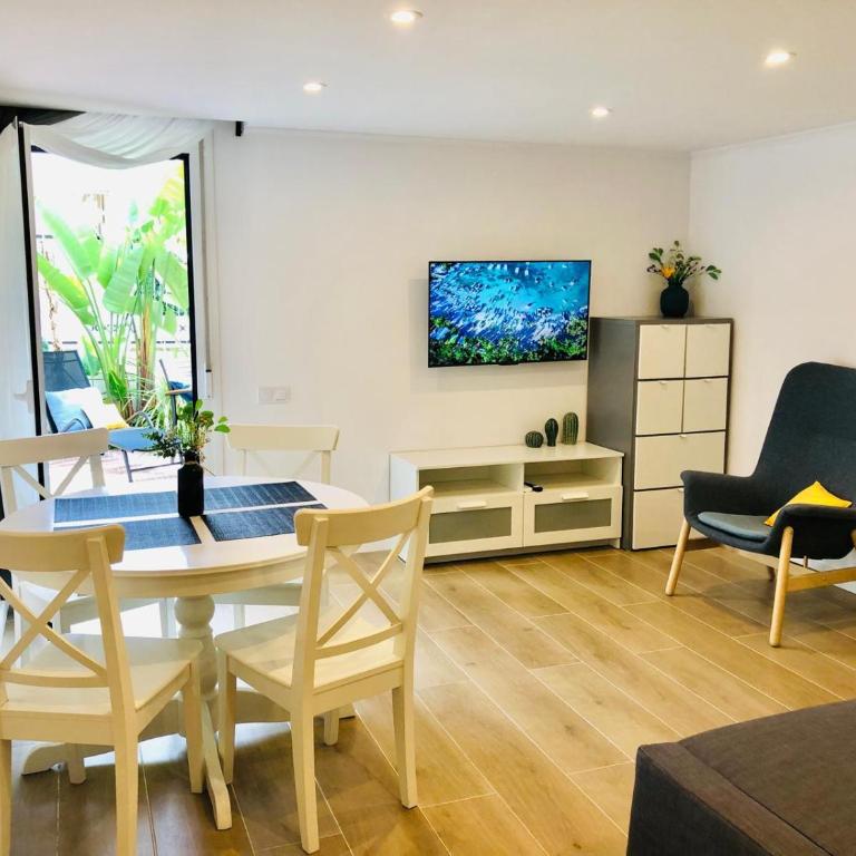 101 - Beachside Renovated 1BR apt w private garden - Apartamento de 1 dormitorio - 1