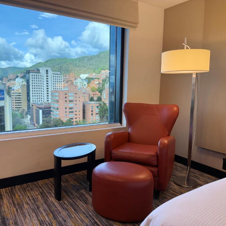 Hilton Bogotá - Habitación con cama extragrande. - 8