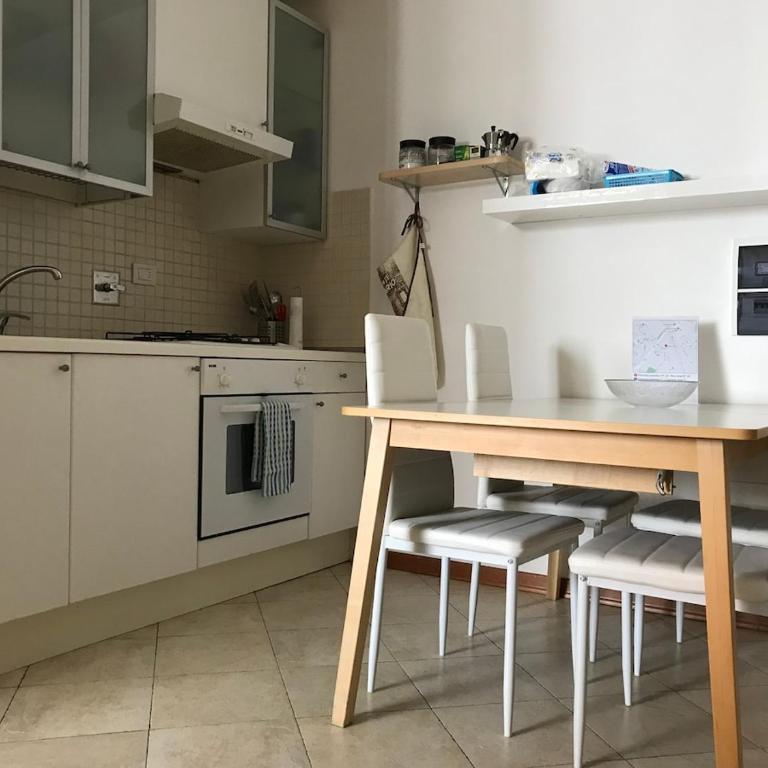 Appartamento a 7 minuti dalla stazione centrale - Appartamento con 1 Camera da Letto - 7