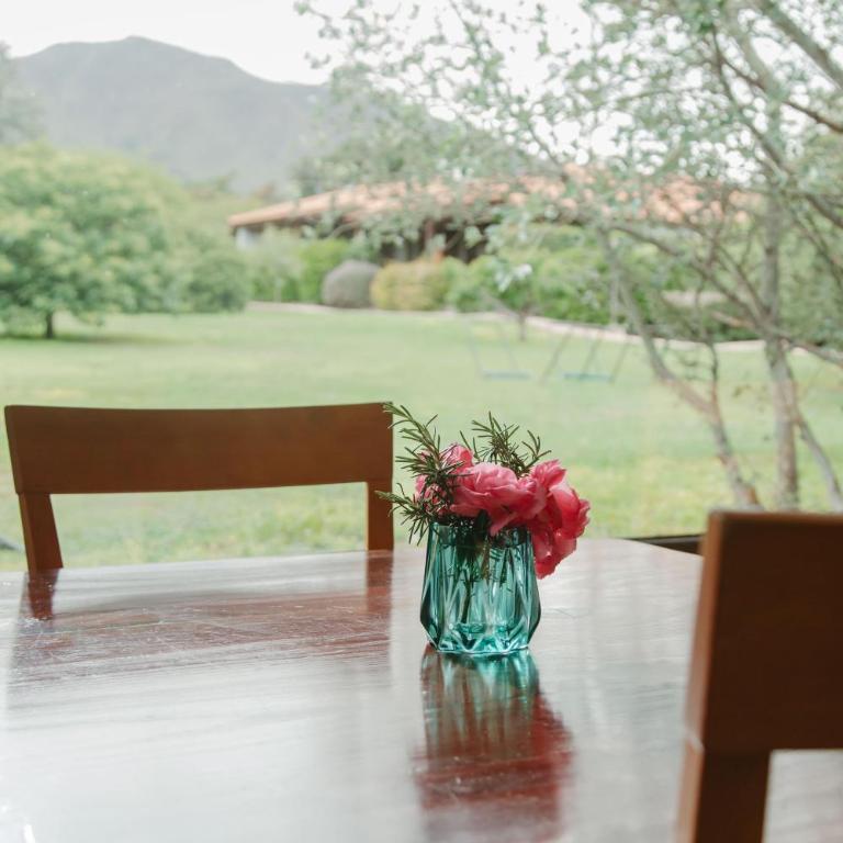 La Guarida Hotel & Spa - Habitación con cama grande y bañera de hidromasaje - 23
