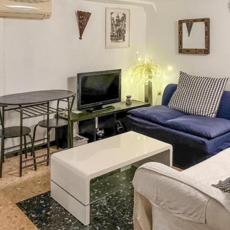 Lovely Apartment In Cogolin With Swimming Pool - Apartment mit 2 Schlafzimmern - 4