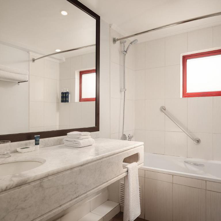 Four Points by Sheraton Santiago - Deluxe, Guest room, King, City view - 2