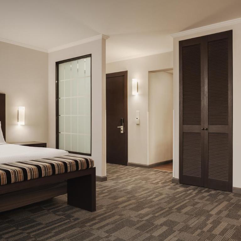 Four Points by Sheraton Santiago - Executive King Suite with City View - 3