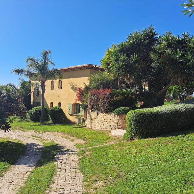 Rez de jardin villa independant Presqu'ile de Giens - Apartment - 33