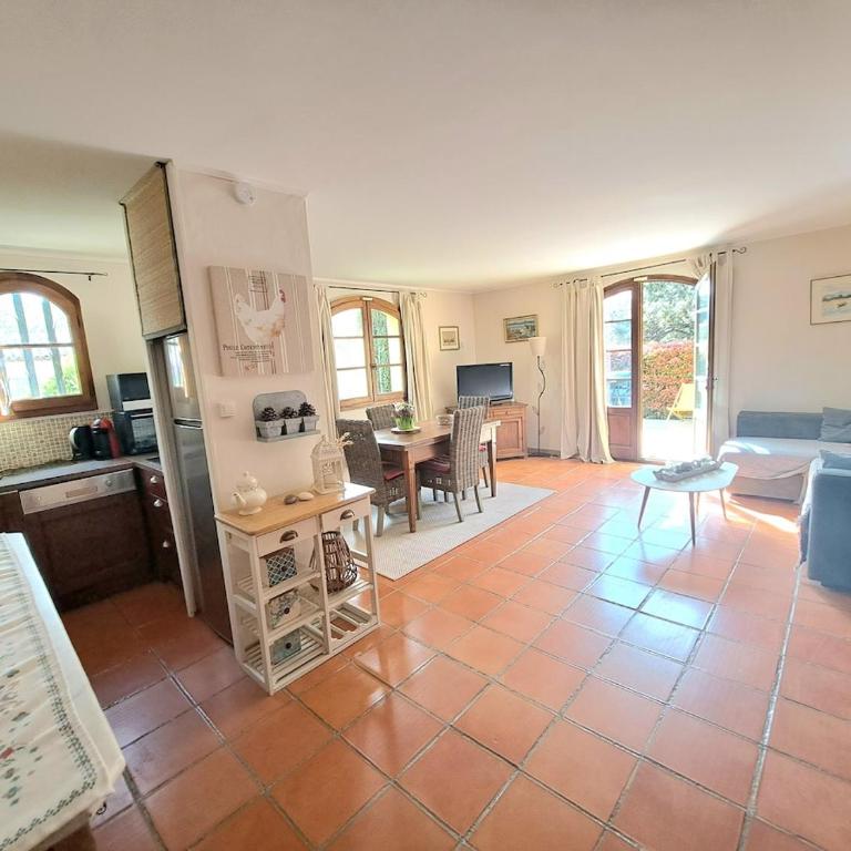 Rez de jardin villa independant Presqu'ile de Giens - Apartment - 6
