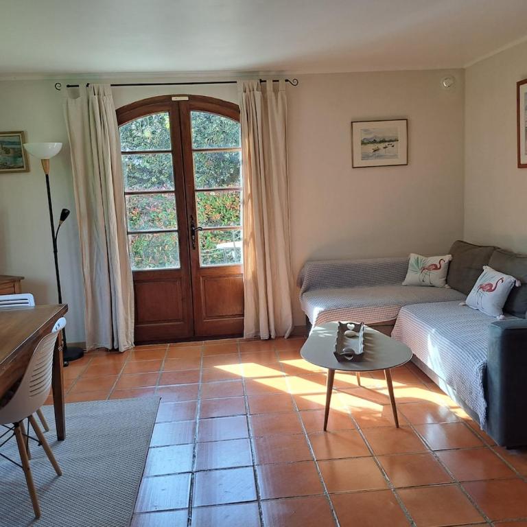 Rez de jardin villa independant Presqu'ile de Giens - Apartment - 10