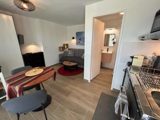 Résidences des Peyrons vue mer et les Iles d'Or - Maison 1 Chambre - 17