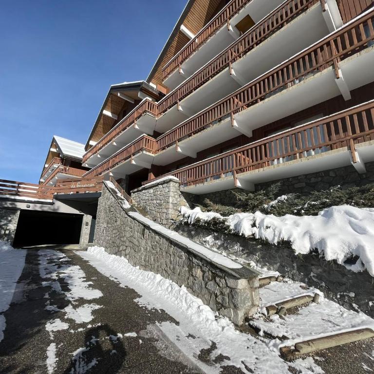 Appartement lumineux rénové avec balcon et parking - FR-1-688-67 - Appartement - 15