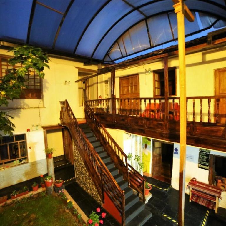 Cusco el Conquistador - Habitación con cama extragrande y vistas al jardín - 3