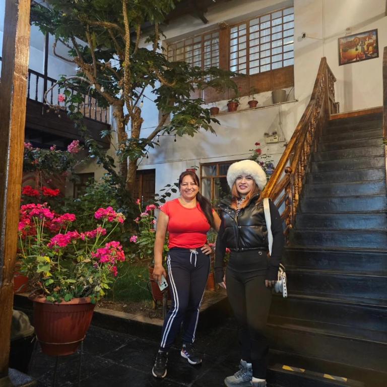 Cusco el Conquistador - Habitación con cama extragrande y vistas al jardín - 2