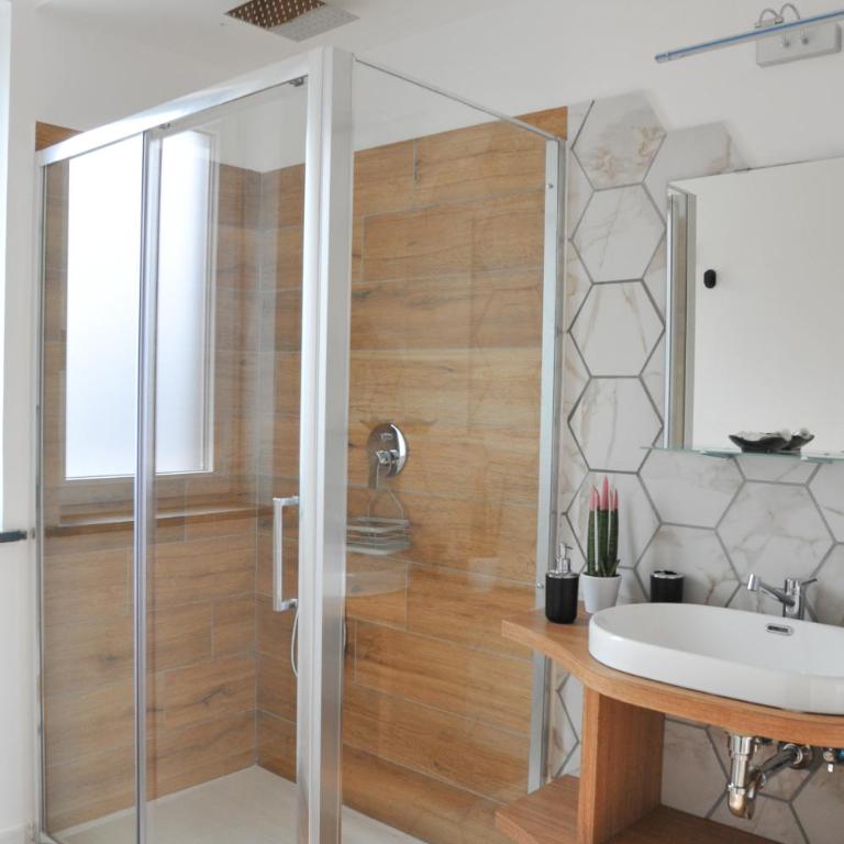 Domus Fontana - Quadruple Room with Balcony - 2