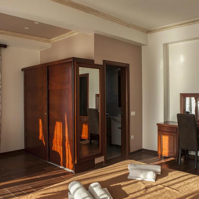 Hotel Velkom - Četvorokrevetna Soba sa Terasom i Pogledom na More - 6