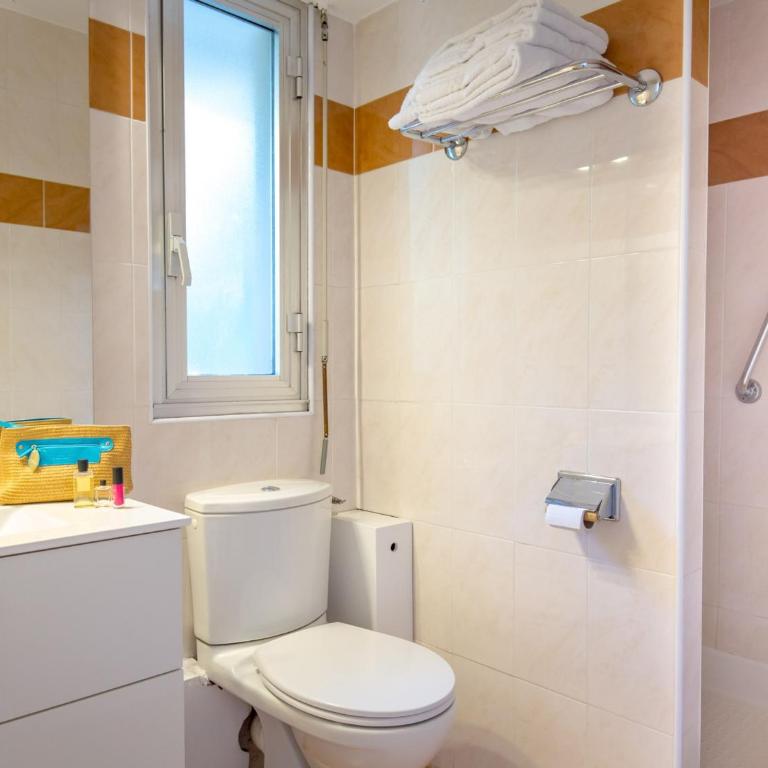 Appartement 2 pièces avec Terrasse - Plage à 50m - Climatisé - Proche Gare et Commerces - FR-1-466A-4 - Apartamento (4 adultos) - 10