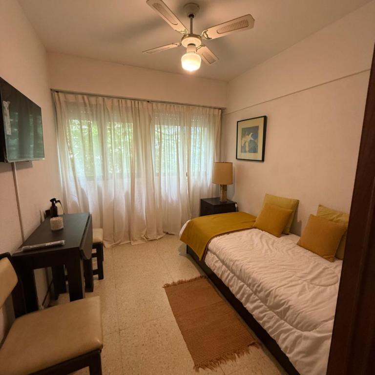 Departamento Centrico 2 amb a la calle - One-Bedroom Apartment - 2