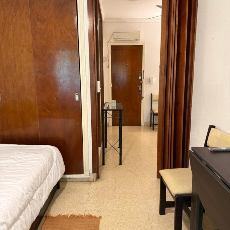 Departamento Centrico 2 amb a la calle - One-Bedroom Apartment - 3