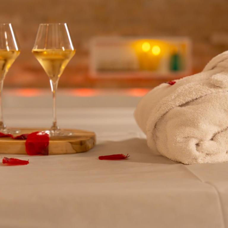 La Cadurcienne "Love room" jacuzzi & pièce secrète Cahors centre historique - Villa 1 Chambre - 12