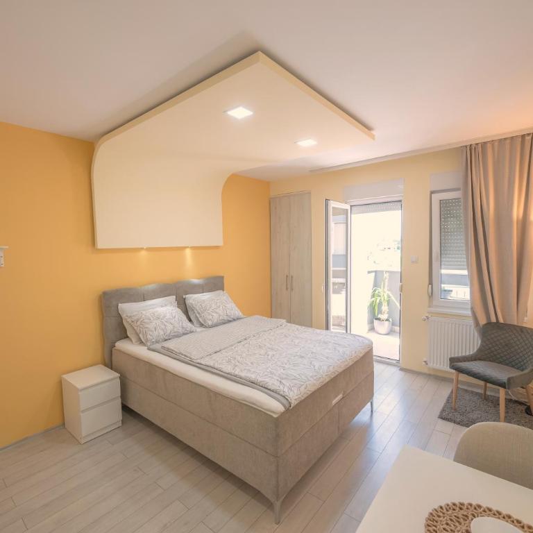 Amber Apartman - Studio Apartment with King Bed - 1