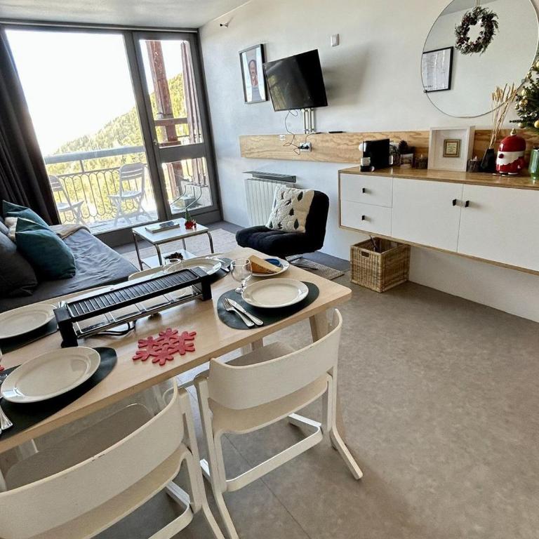 Studio rénové proche centre, balcon, 5 couchages, WIFI inclus - Studio - 1