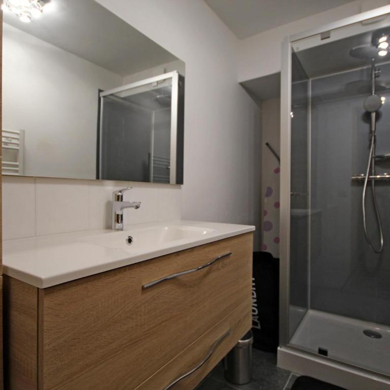 Chalet spacieux et rénové · Terrasse · Capacité 10 personnes · Wifi gratuit - FR-1-346-570 - Chalet - 9